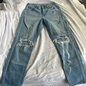 American Eagle light wash mom jean with rips